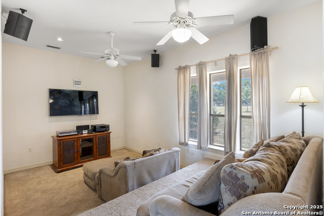 Listing photo id 13 for 1670 Cranes Mill S