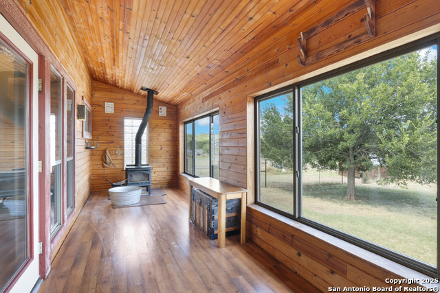 Listing photo id 14 for 1670 Cranes Mill S