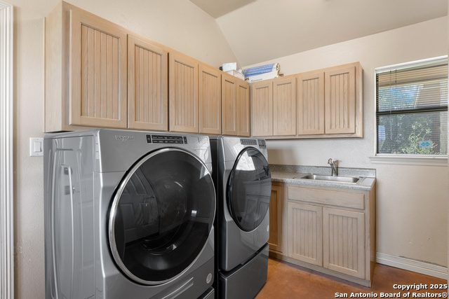 Listing photo id 15 for 1670 Cranes Mill S