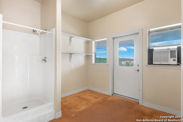 Listing photo id 16 for 1670 Cranes Mill S