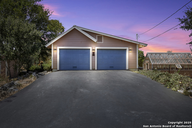 Listing photo id 19 for 1670 Cranes Mill S