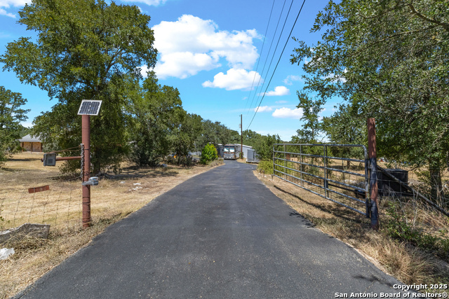 Listing photo id 23 for 1670 Cranes Mill S