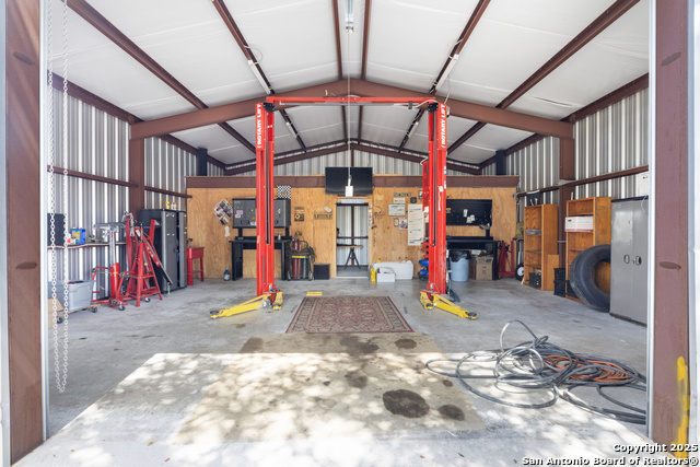 Listing photo id 27 for 1670 Cranes Mill S