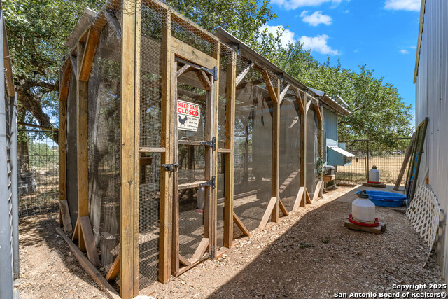 Listing photo id 30 for 1670 Cranes Mill S