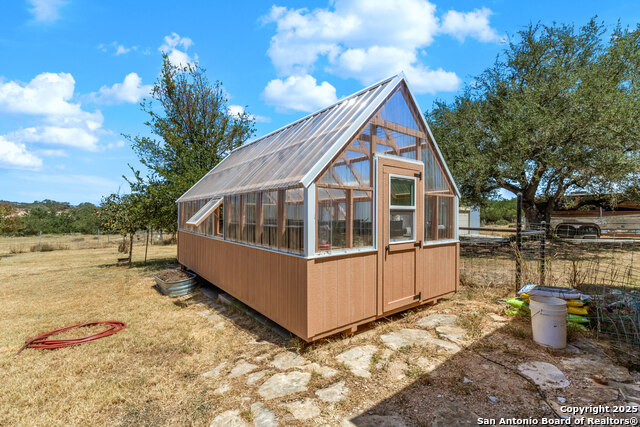 Listing photo id 31 for 1670 Cranes Mill S