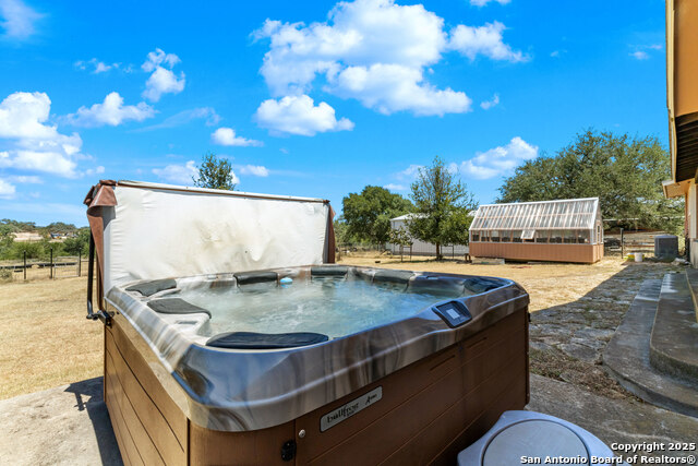 Listing photo id 33 for 1670 Cranes Mill S