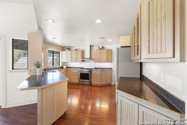 Listing photo id 3 for 1670 Cranes Mill S