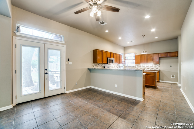 Image 16 of 26 For 7 Brentcove