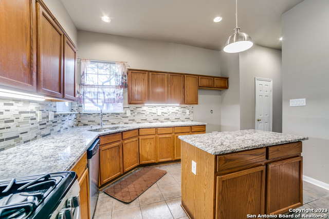 Image 19 of 26 For 7 Brentcove