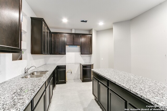 Image 5 of 13 For 5901 Fannin Point