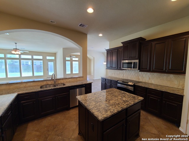 Image 4 of 26 For 3041 Saddlehorn Dr