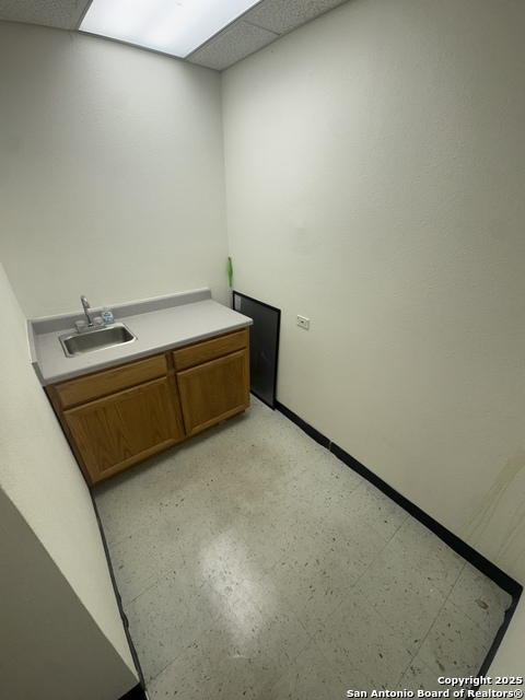 Listing photo id 12 for 8201 Roughrider Dr  8207 B