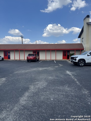 Listing photo id 15 for 8201 Roughrider Dr  8207 B