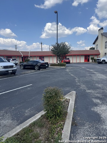 Listing photo id 16 for 8201 Roughrider Dr  8207 B