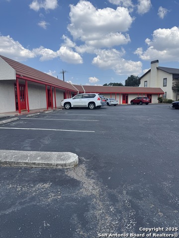 Listing photo id 17 for 8201 Roughrider Dr  8207 B