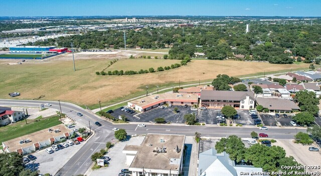 Listing photo id 18 for 8201 Roughrider Dr  8207 B