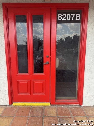 Listing photo id 3 for 8201 Roughrider Dr  8207 B