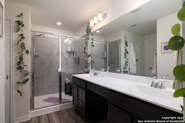 Image 19 of 26 For 14839 Vance Jackson Rd #411