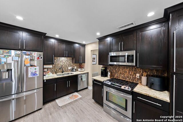Listing photo id 13 for 11314 Whisper Willow St