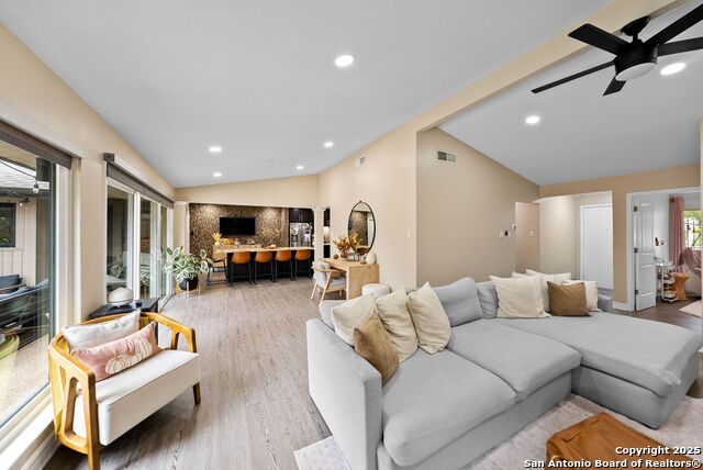 Listing photo id 5 for 11314 Whisper Willow St