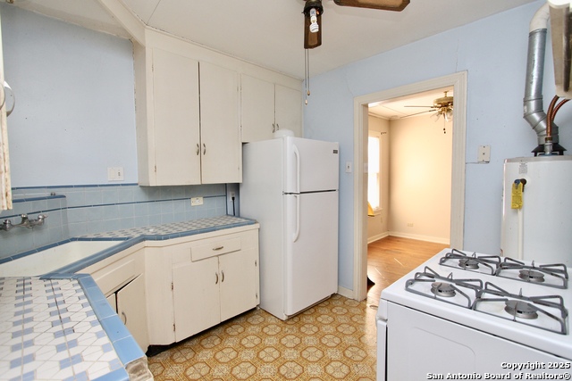 Listing photo id 8 for 387 Meredith  2