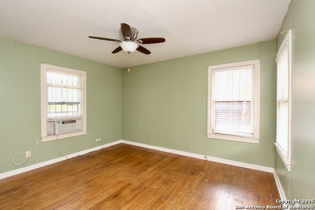 Listing photo id 10 for 387 Meredith  2