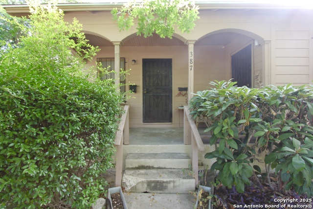 Listing photo id 0 for 387 Meredith  2