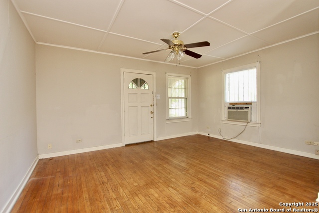 Listing photo id 2 for 387 Meredith  2