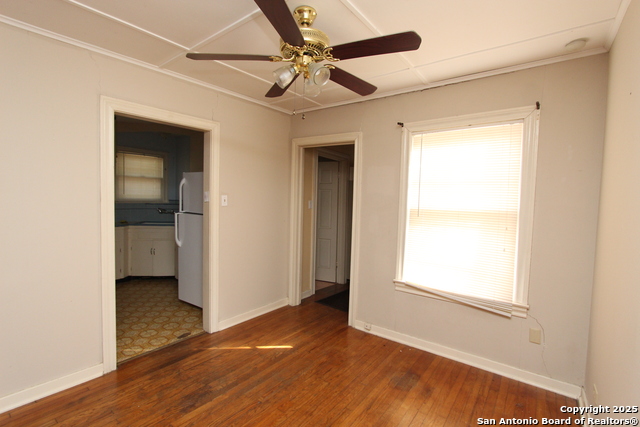 Listing photo id 4 for 387 Meredith  2