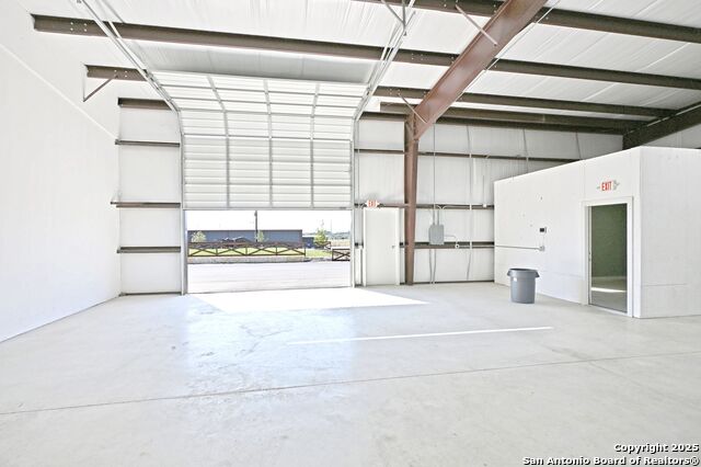 Listing photo id 10 for 5277 Fm 1044  201
