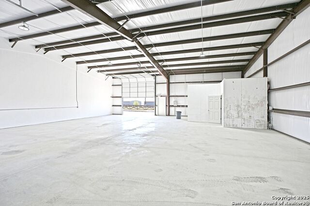 Listing photo id 13 for 5277 Fm 1044  201