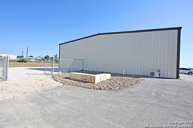 Listing photo id 14 for 5277 Fm 1044  201
