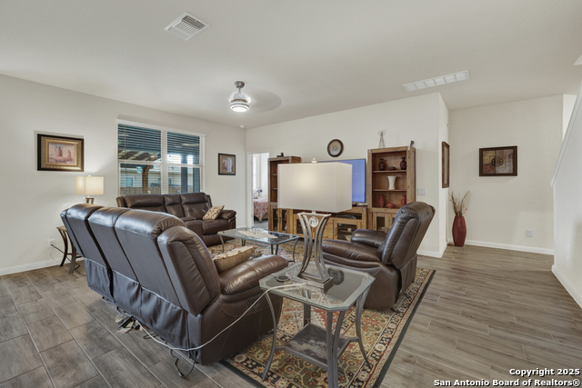 Listing photo id 8 for 412 Sika Way