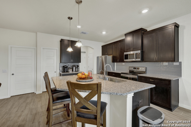 Listing photo id 13 for 412 Sika Way