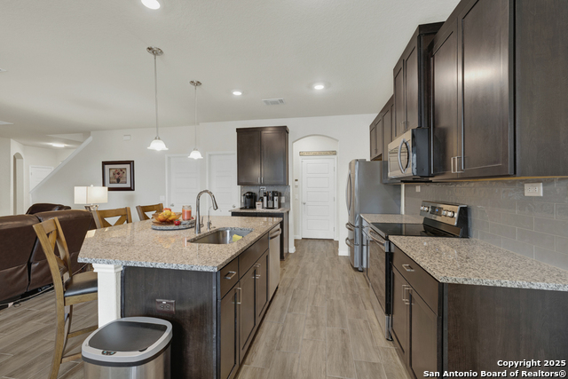Listing photo id 14 for 412 Sika Way