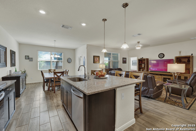 Listing photo id 15 for 412 Sika Way