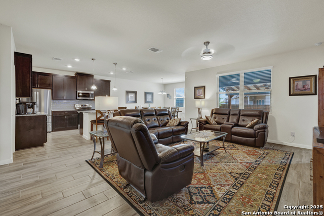 Listing photo id 16 for 412 Sika Way