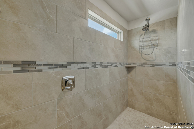 Listing photo id 31 for 412 Sika Way