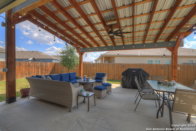 Listing photo id 38 for 412 Sika Way