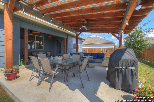 Listing photo id 40 for 412 Sika Way