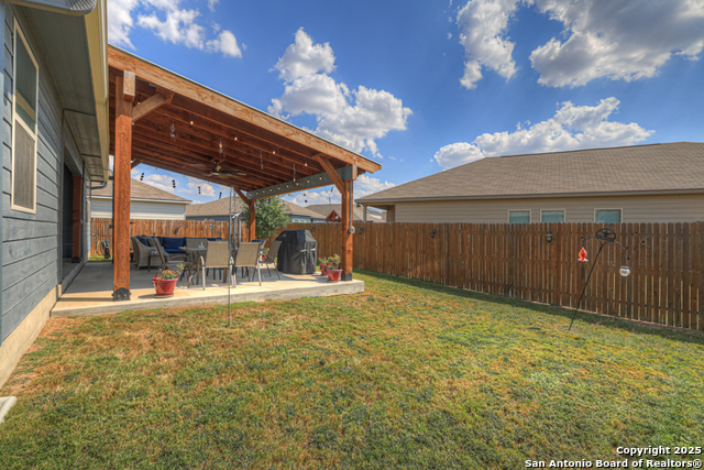 Listing photo id 42 for 412 Sika Way
