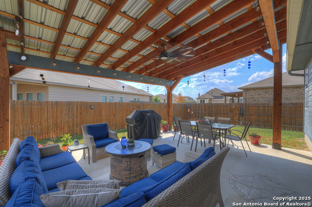 Listing photo id 44 for 412 Sika Way
