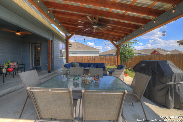 Listing photo id 45 for 412 Sika Way