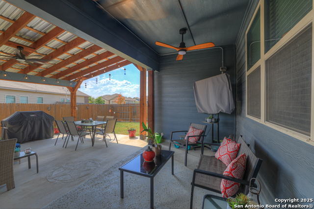 Listing photo id 47 for 412 Sika Way