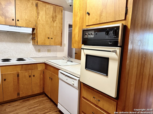 Listing photo id 3 for 200 Cleveland E