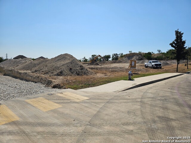 Listing photo id 3 for 13746 Potranco 101