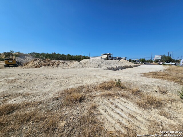 Listing photo id 4 for 13746 Potranco 101