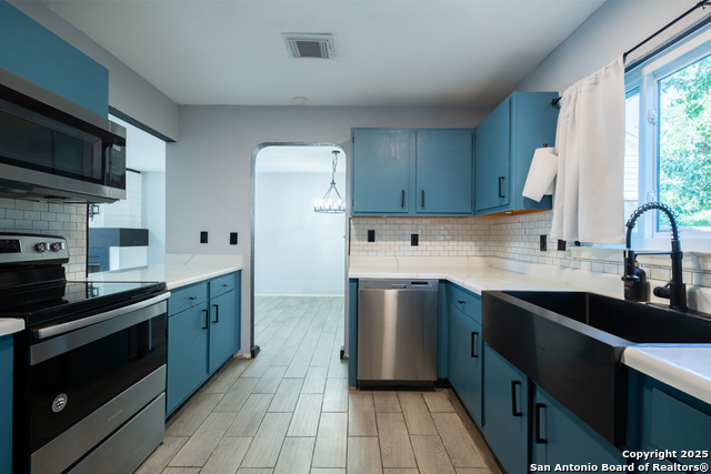 Image 8 of 18 For 13058 Maple Park Dr