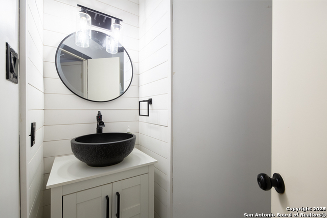 Image 9 of 18 For 13058 Maple Park Dr