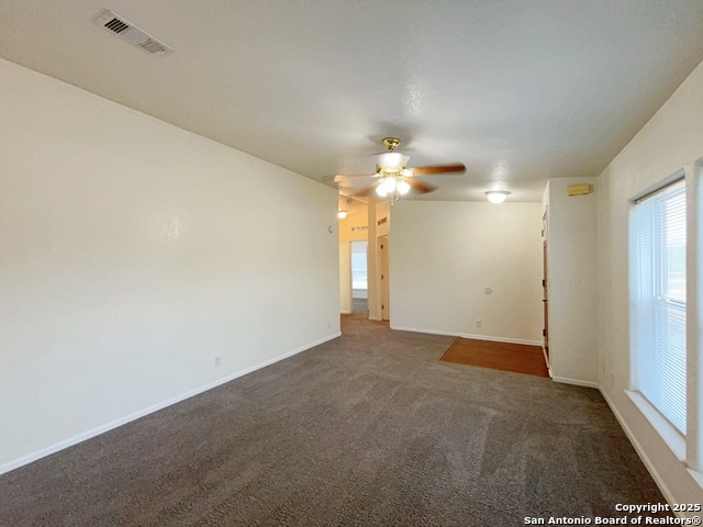 Listing photo id 8 for 9611 Hildebrandt Rd